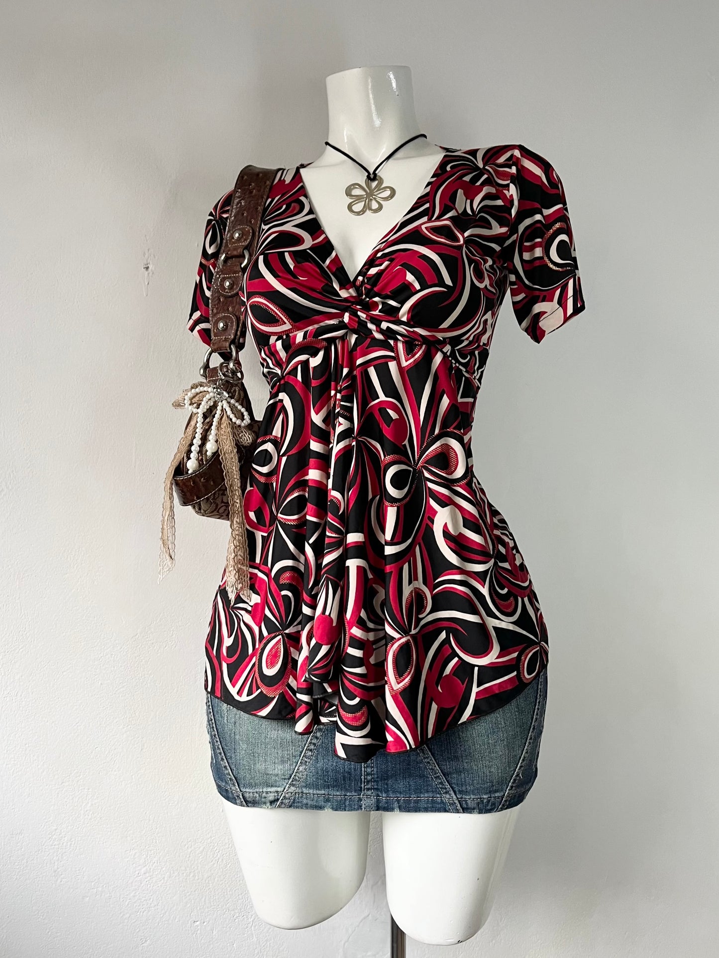 Y2k adorable red and noir top