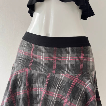 Plaid skirt with sequined trim
