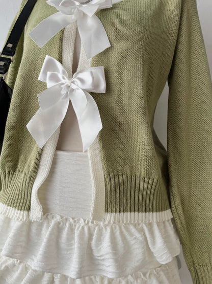 Adorable cardigan with bows