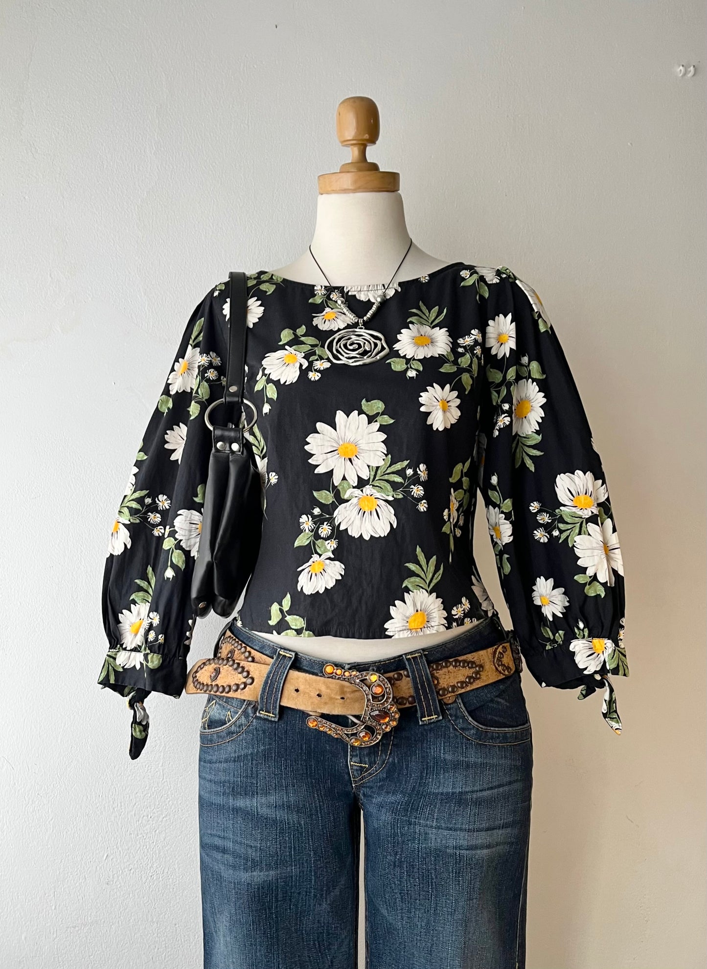 Floral blouse with wide sleeves