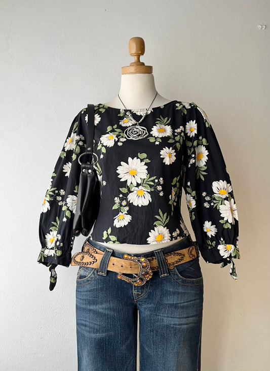 Floral blouse with wide sleeves