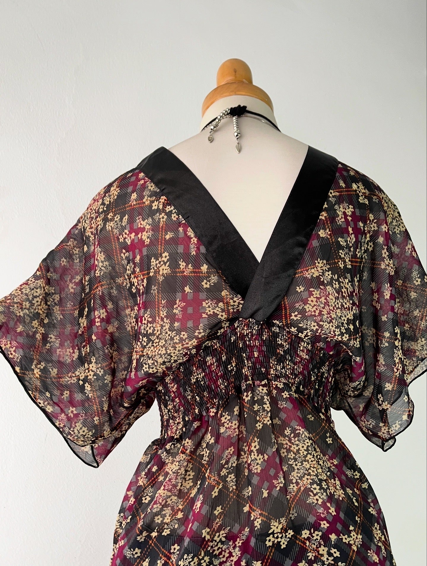Floral blouse with wide sleeves