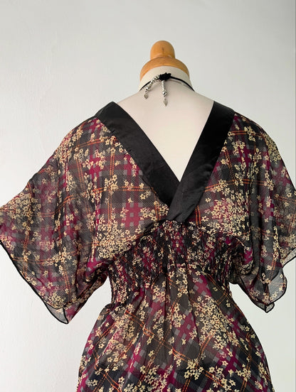 Floral blouse with wide sleeves