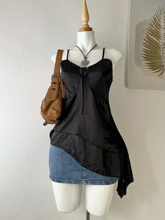 Assymetrical top with rose