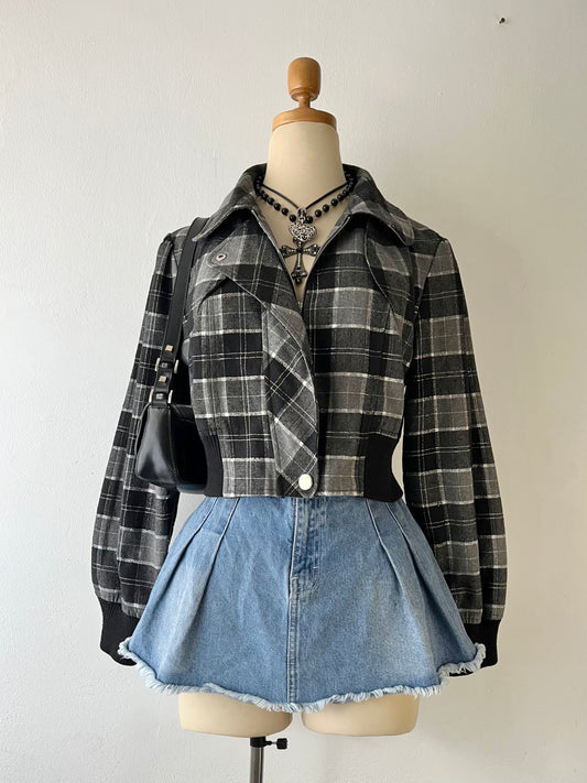 Plaid jacket tied at the waist
