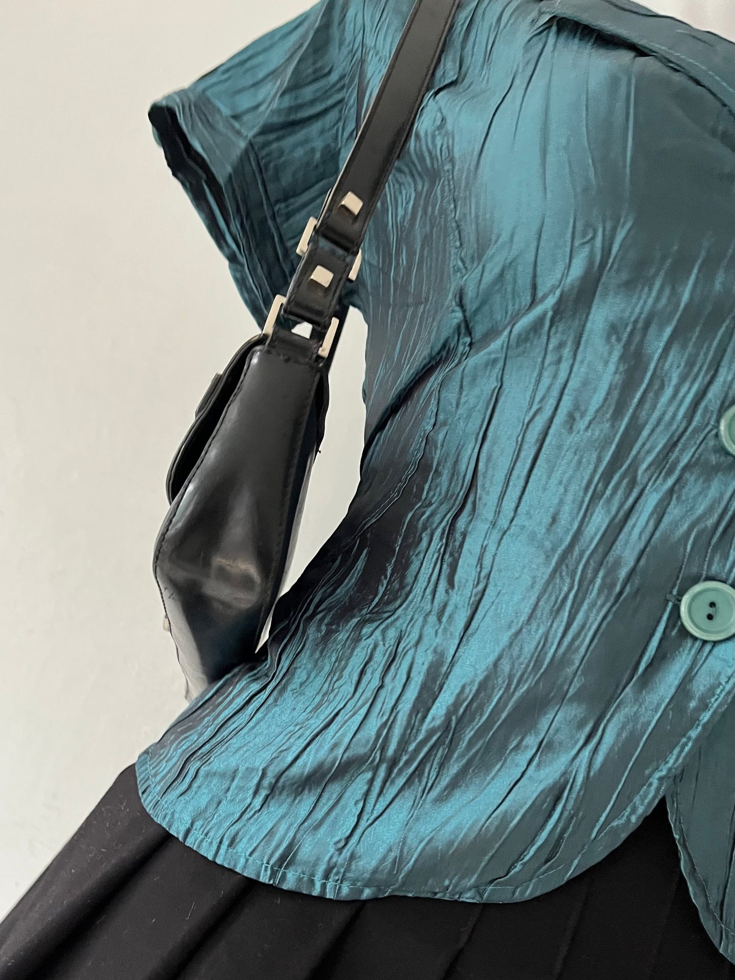 Adorable iridescent green blouse