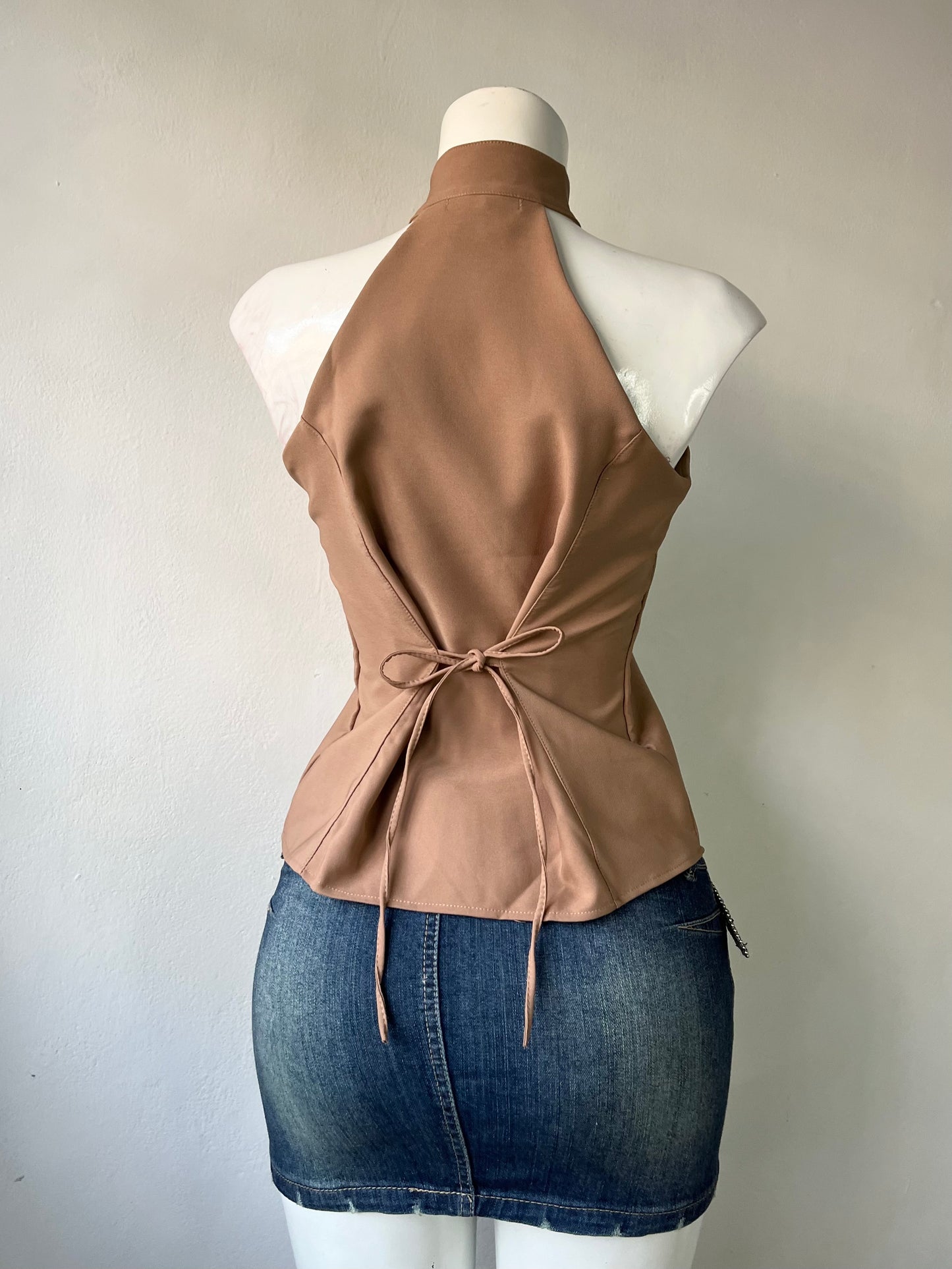 Top diseño oriental con lazo ajustable en la espalda