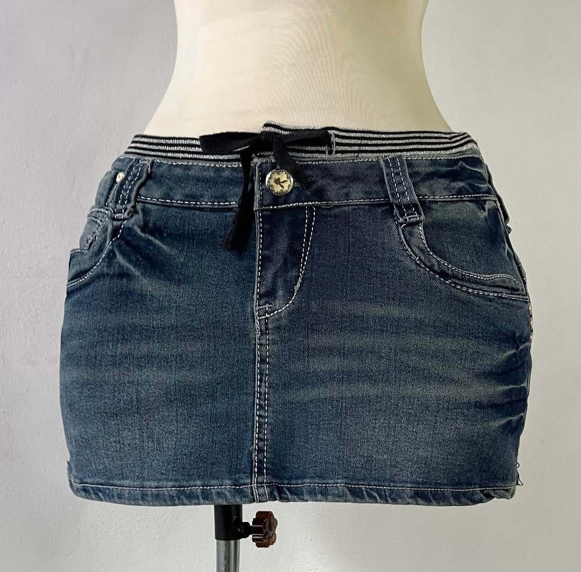 Play boy jean mini skirt- talla 30
