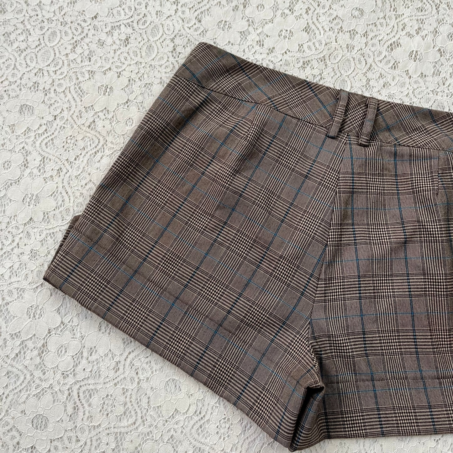 Low-rise plaid shorts