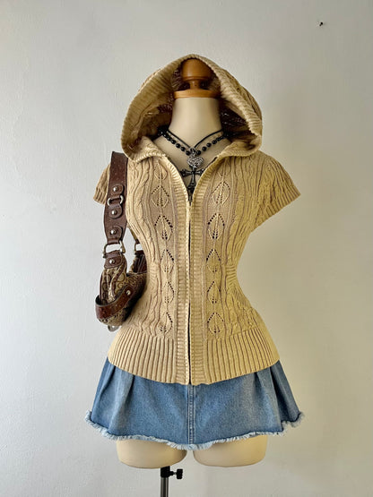 Knitted cardigan with hood