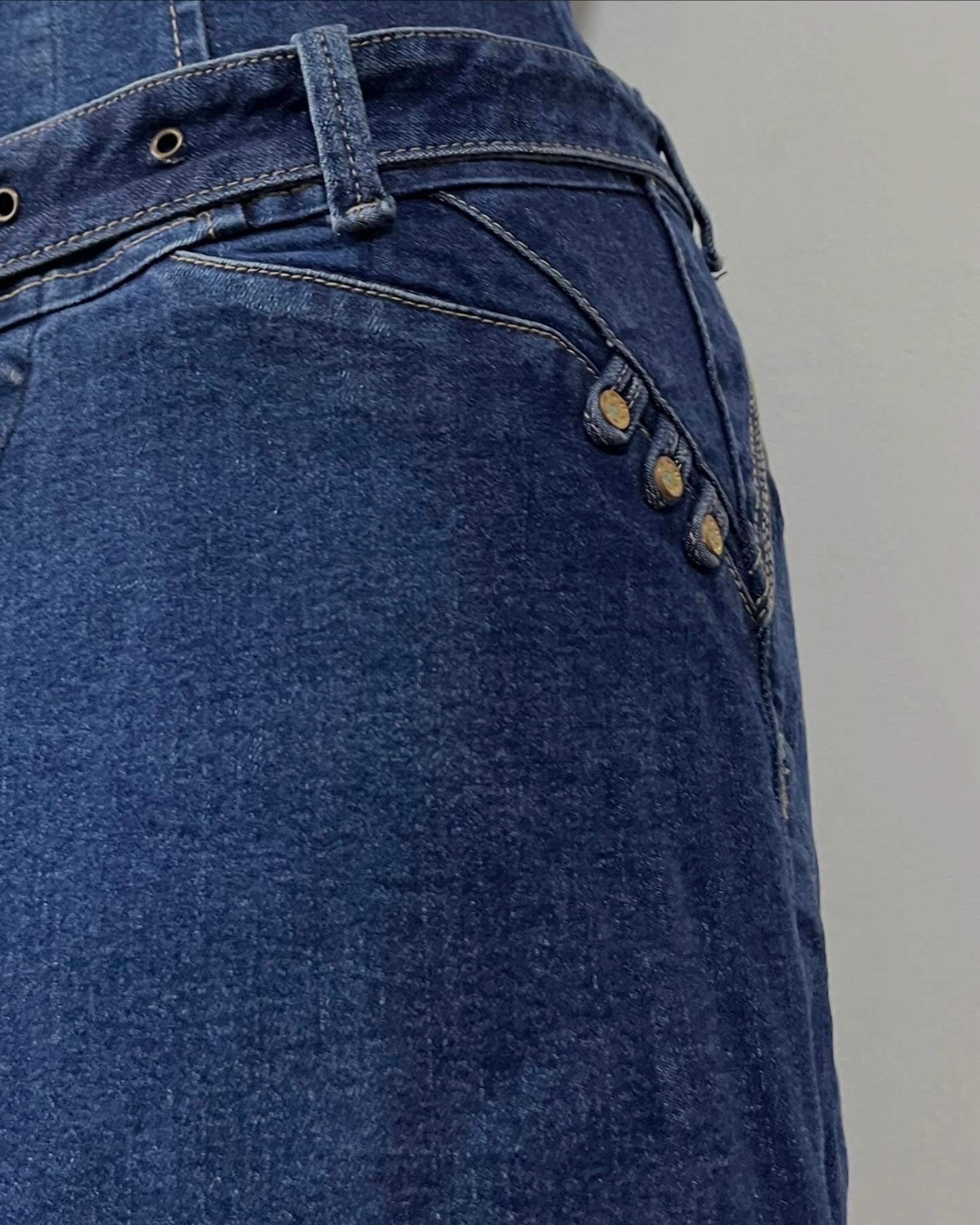 Vestido jean con cinturón