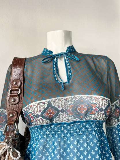 Long-sleeved blouse with adjustable tie- size S