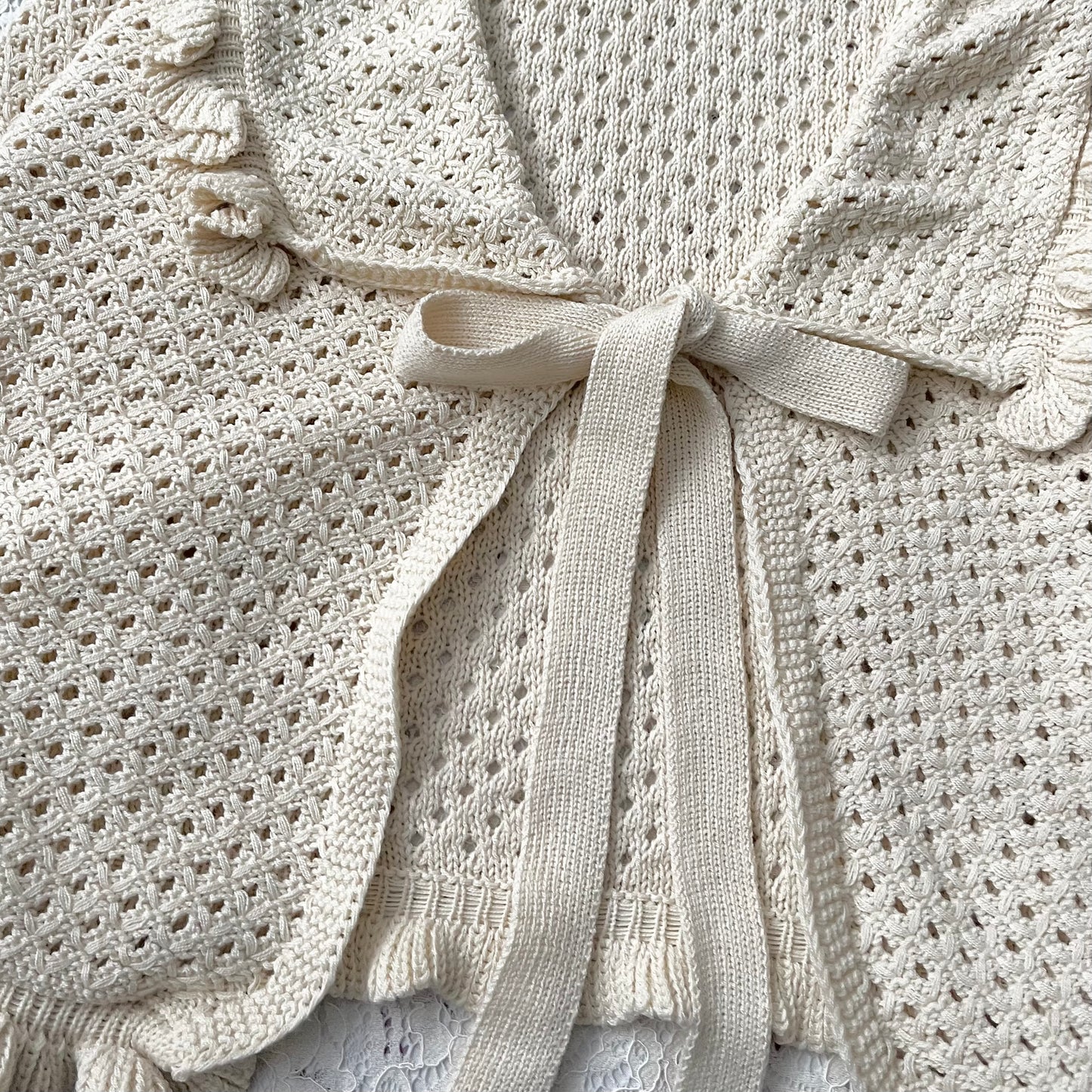 Knitted cardigan with bow