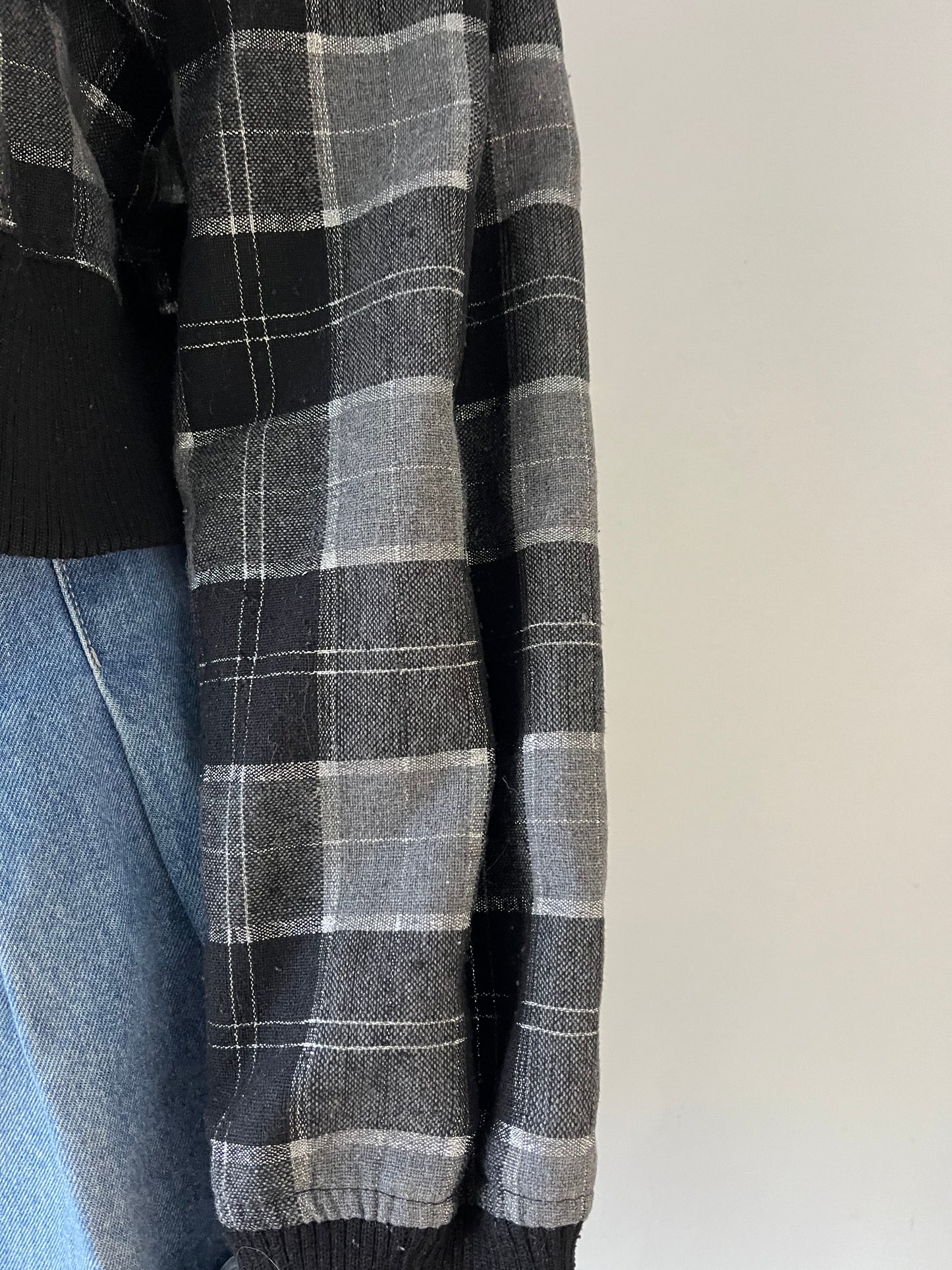 Plaid jacket tied at the waist