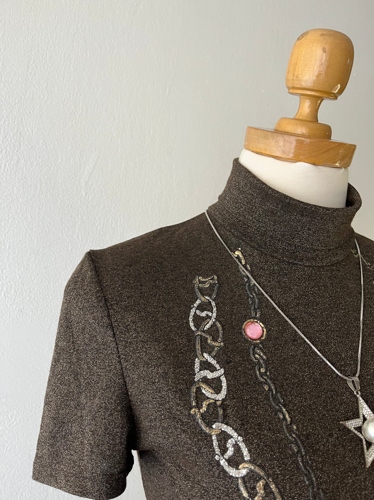 Iconic iridescent top