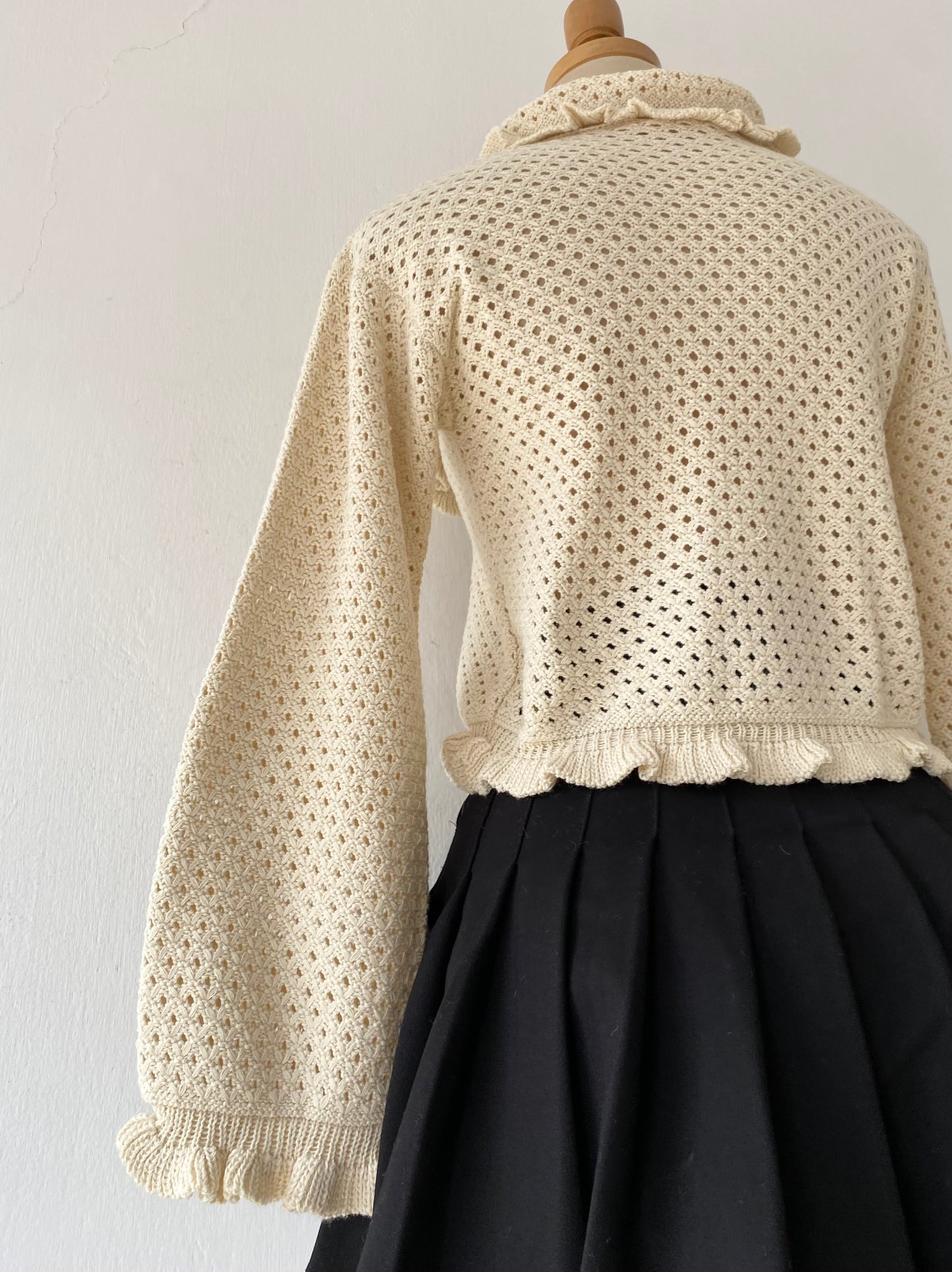 Knitted cardigan with bow