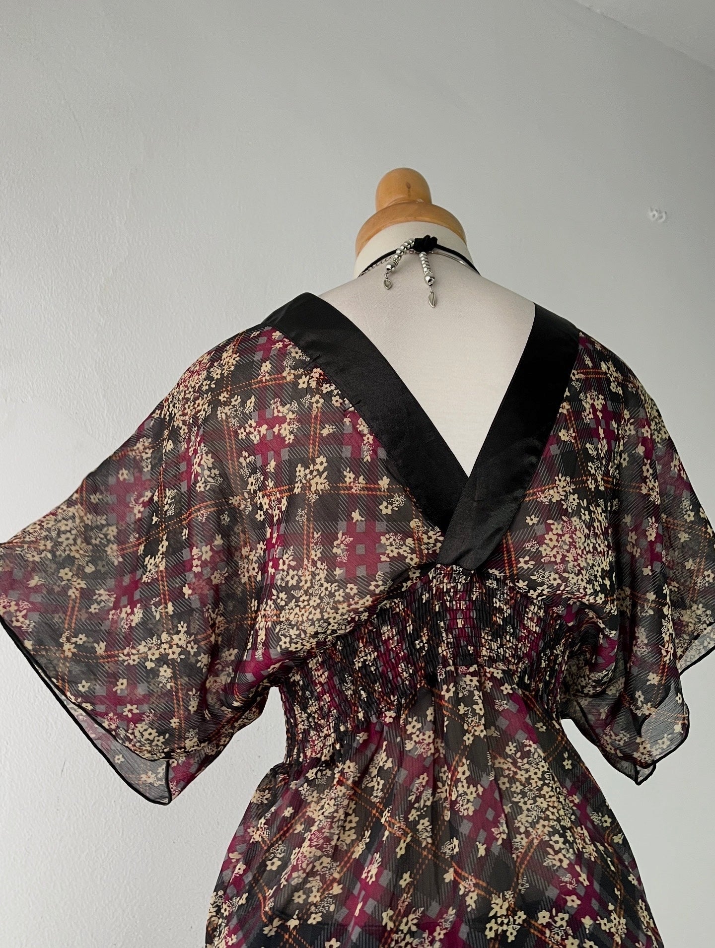 Floral blouse with wide sleeves