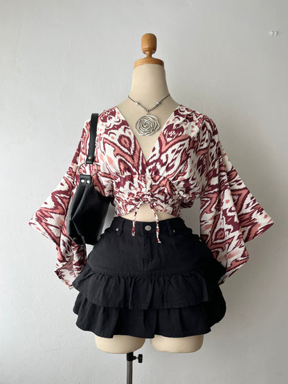 Tribal blouse with wide sleeves, fitted at the waist