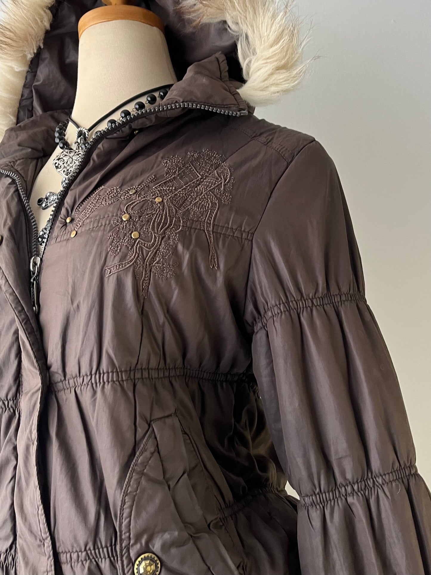 Padded jacket with removable hood