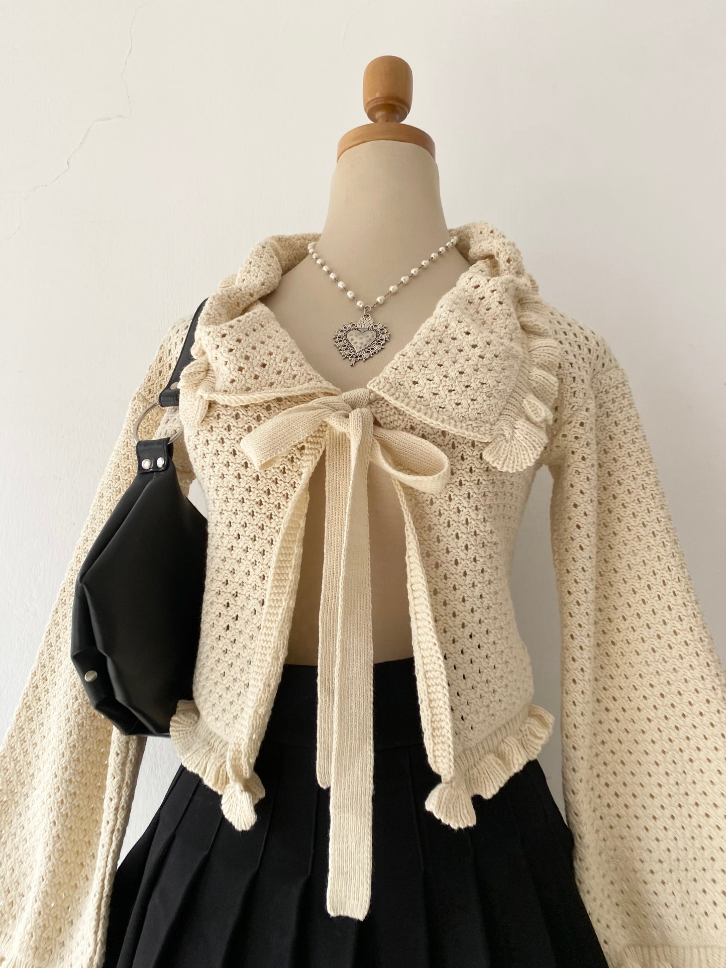 Knitted cardigan with bow