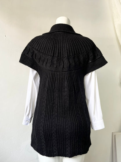 Adorable knitted cardigan with two pockets
