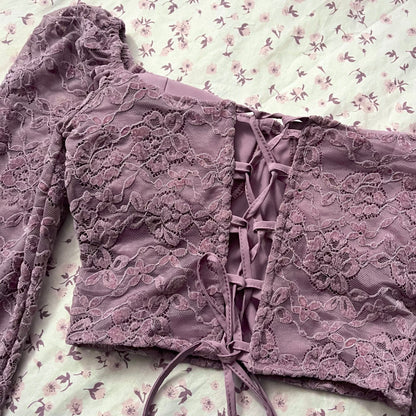 Corset top at the waist with flared sleeves