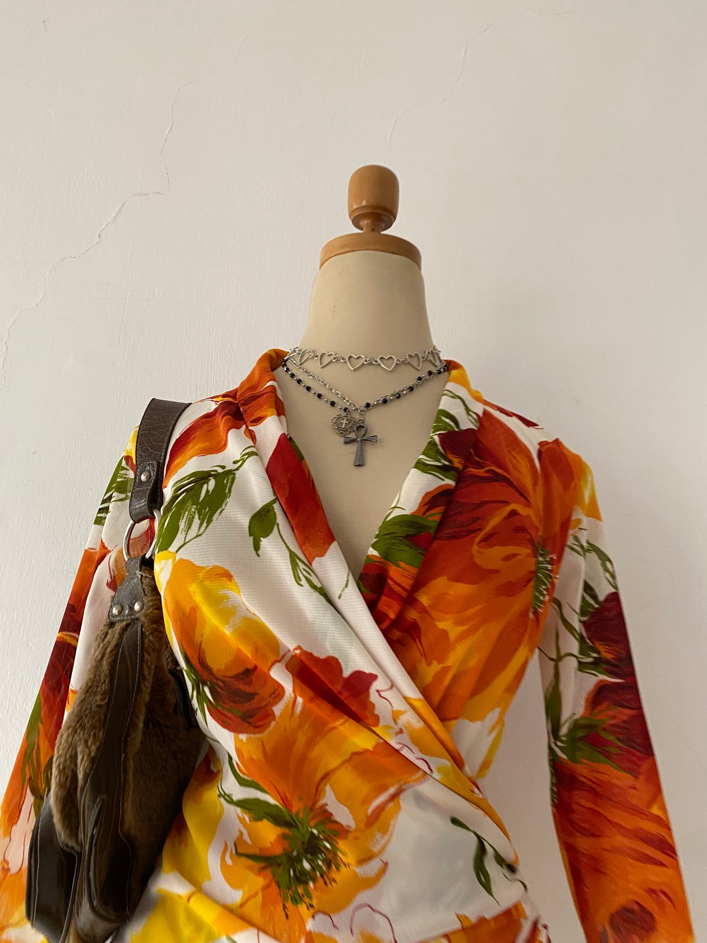 Adorable floral blouse-Size L