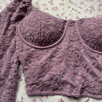 Corset top at the waist with flared sleeves