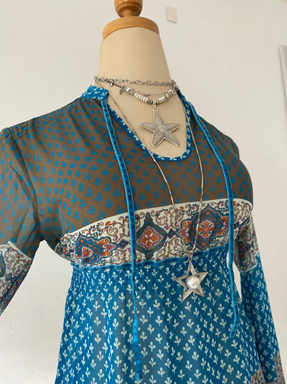 Bohemian top with bow at the back