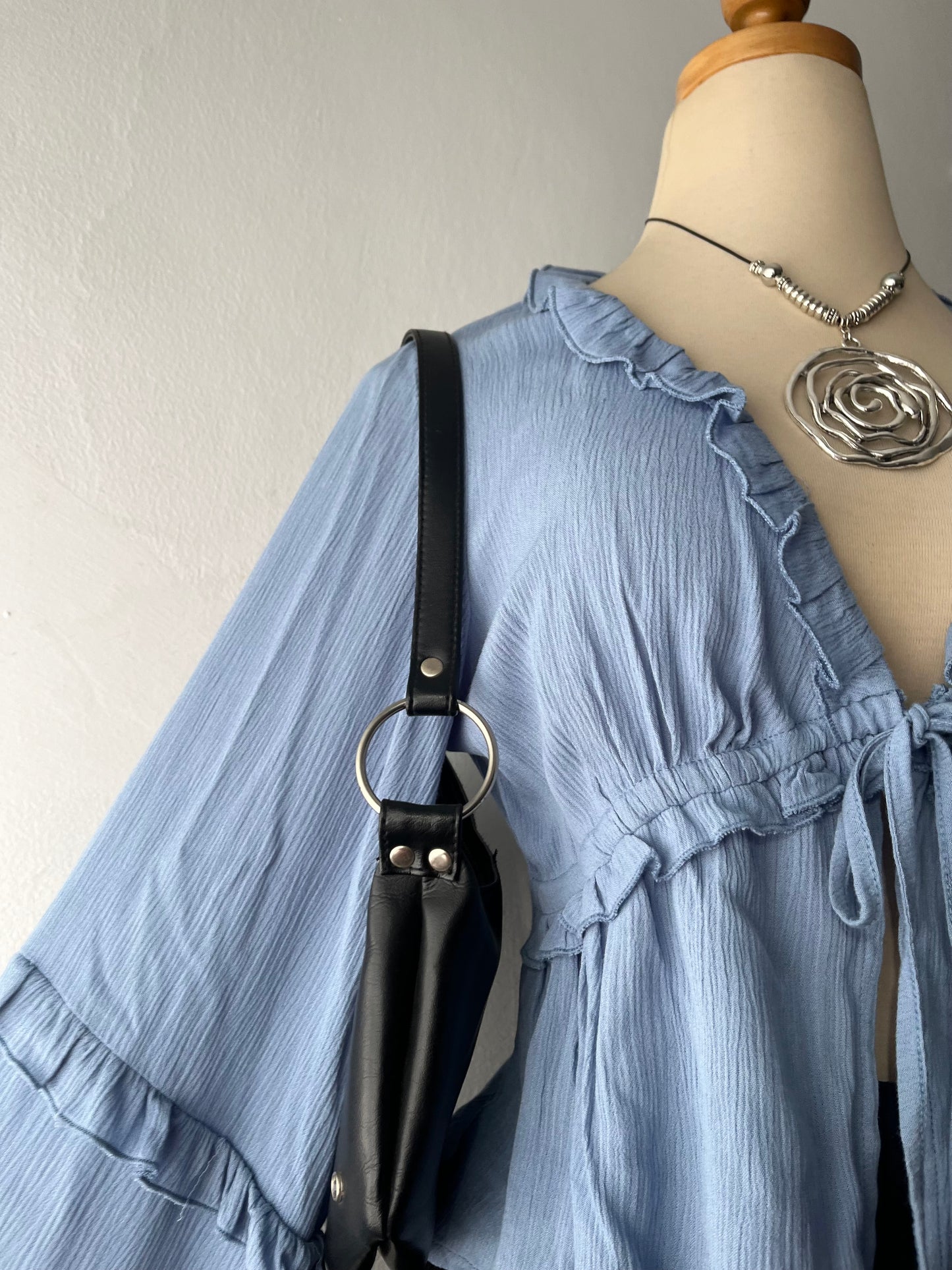 Boho chic blouse with wide sleeves