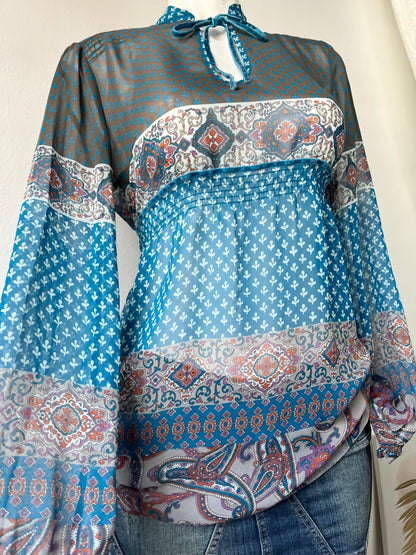 Long-sleeved blouse with adjustable tie- size S
