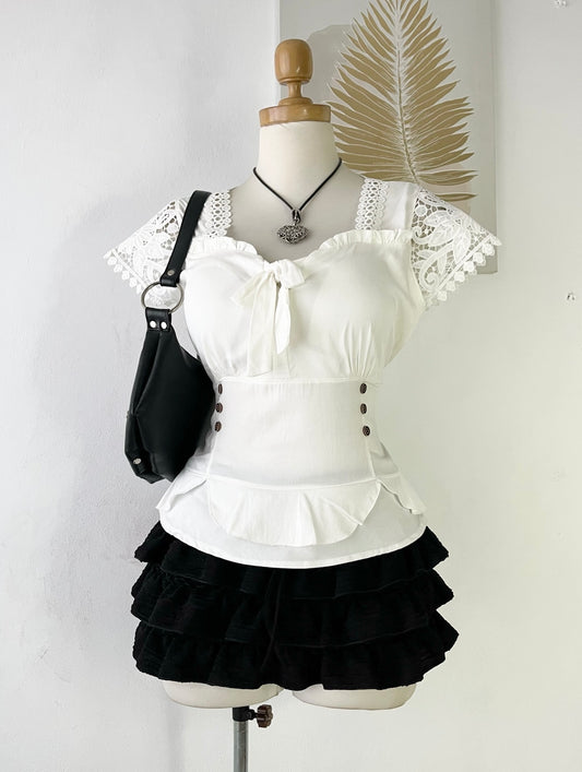 Blusa con mangas de encaje y lazo