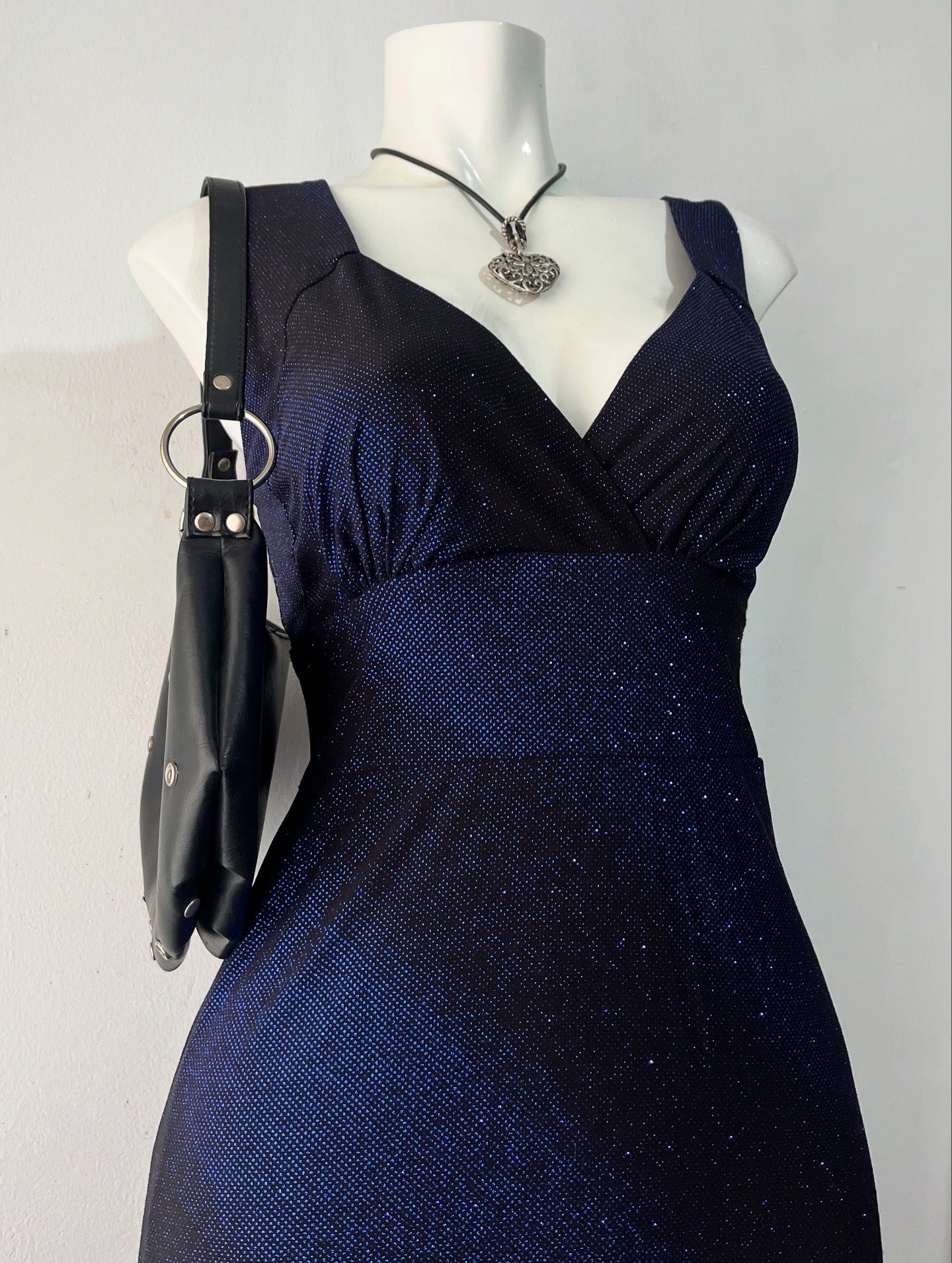 Long noir and blue glitter dress with back bow