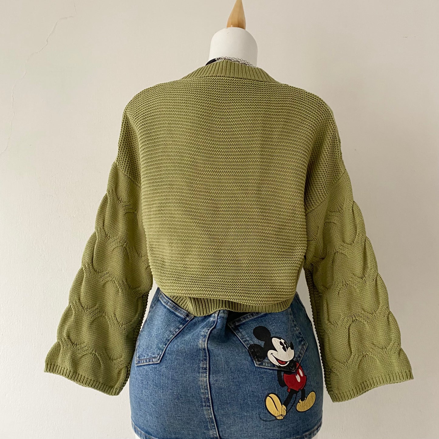 Waist-high sweater with braided design