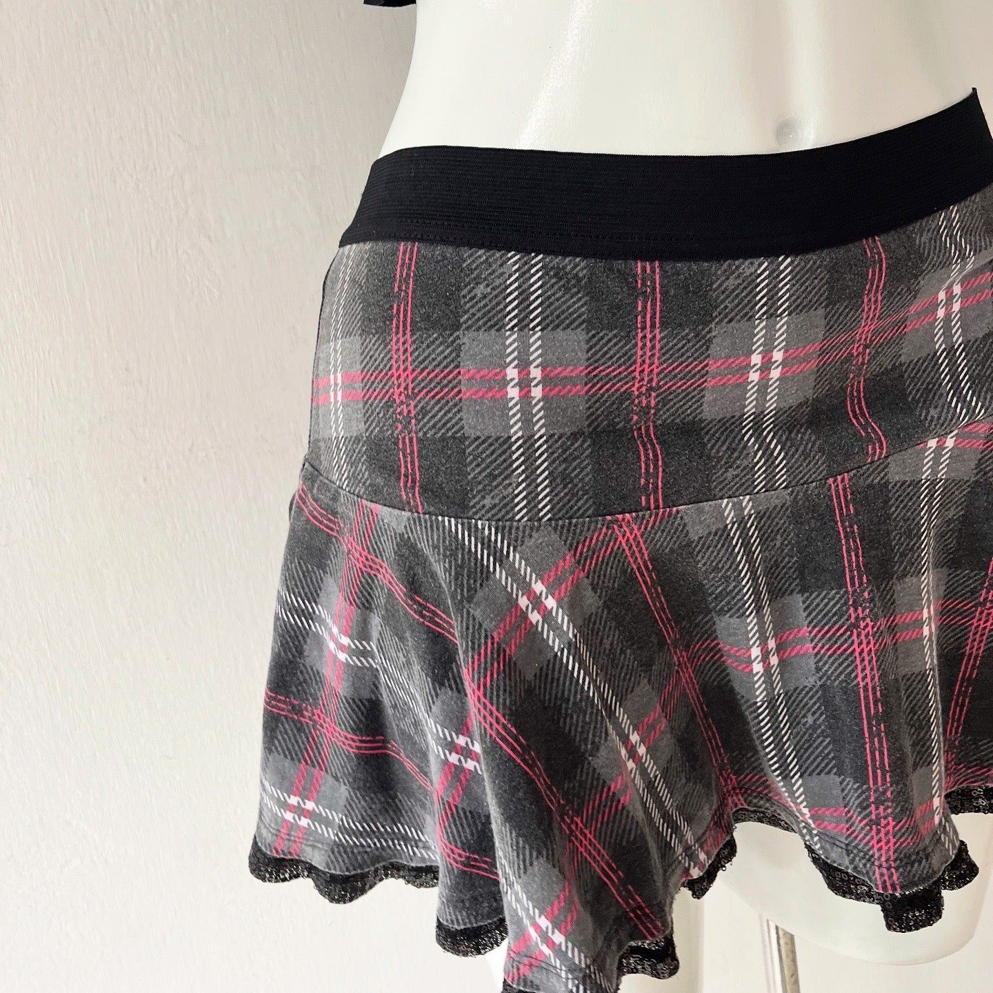 Plaid skirt with sequined trim