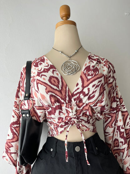 Tribal blouse with wide sleeves, fitted at the waist