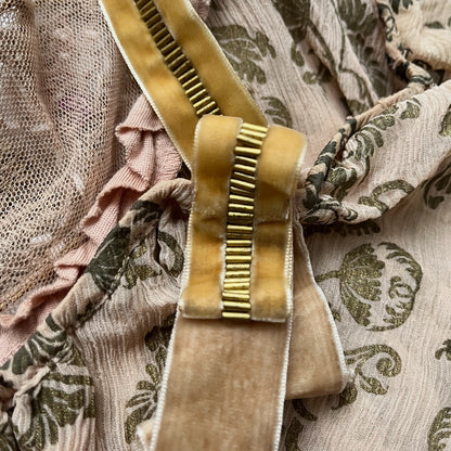 Adorable coquette top