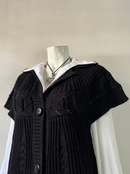 Adorable knitted cardigan with two pockets