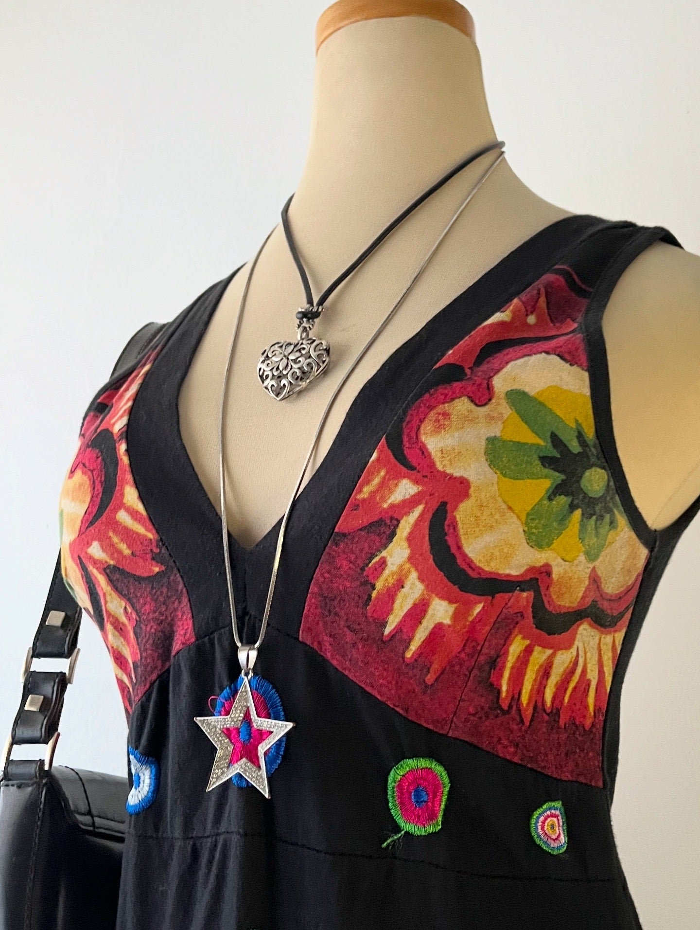 Adorable bohemian dress with a back bow