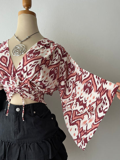 Tribal blouse with wide sleeves, fitted at the waist