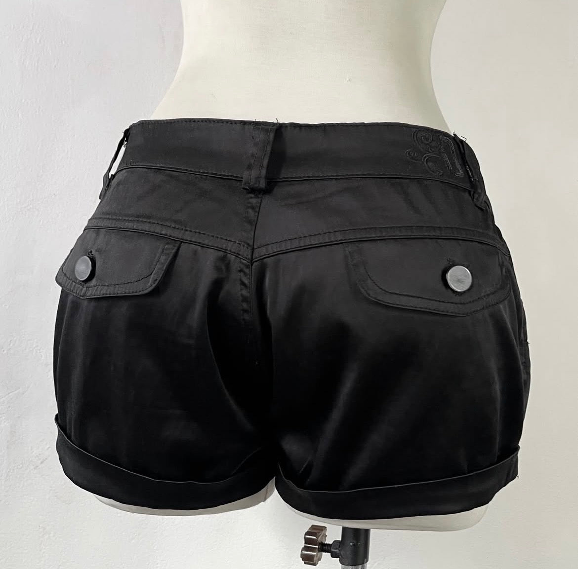 Mini shorts negro de seda satín - size M