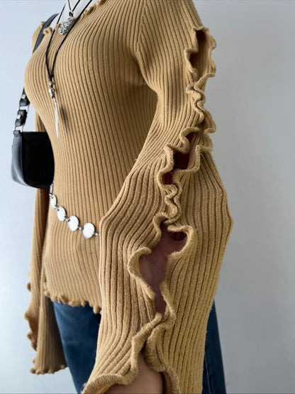 Wide-sleeved sweater