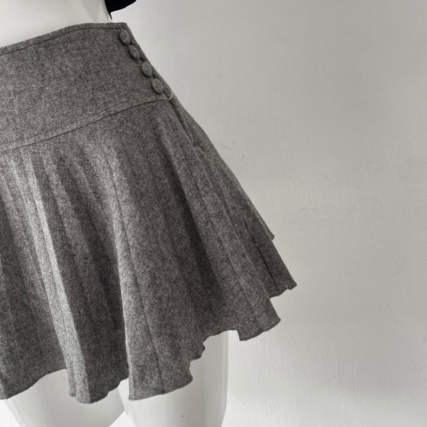 Adorable gray mini skirt