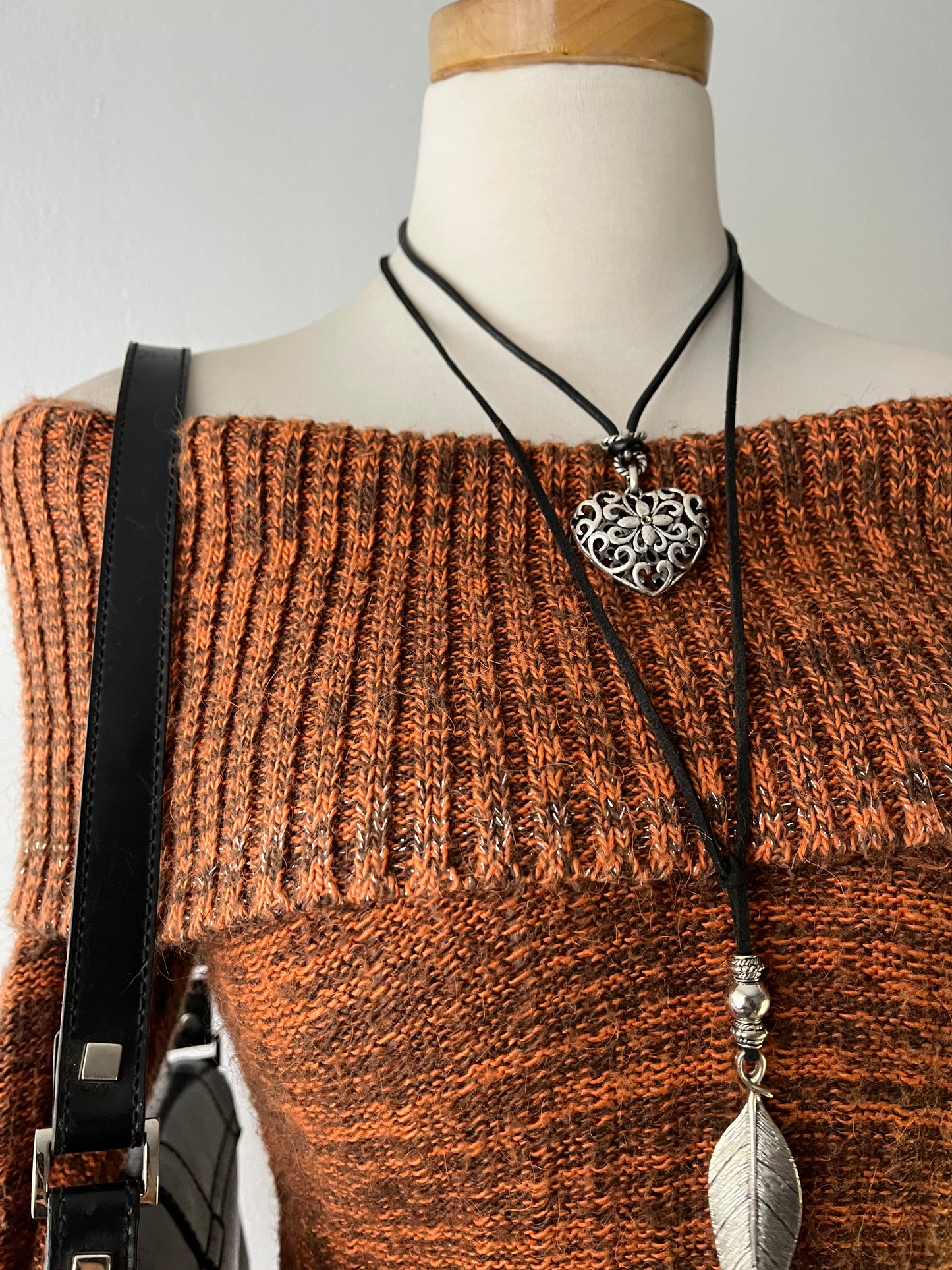 Off shoulder knitted sweater with bow