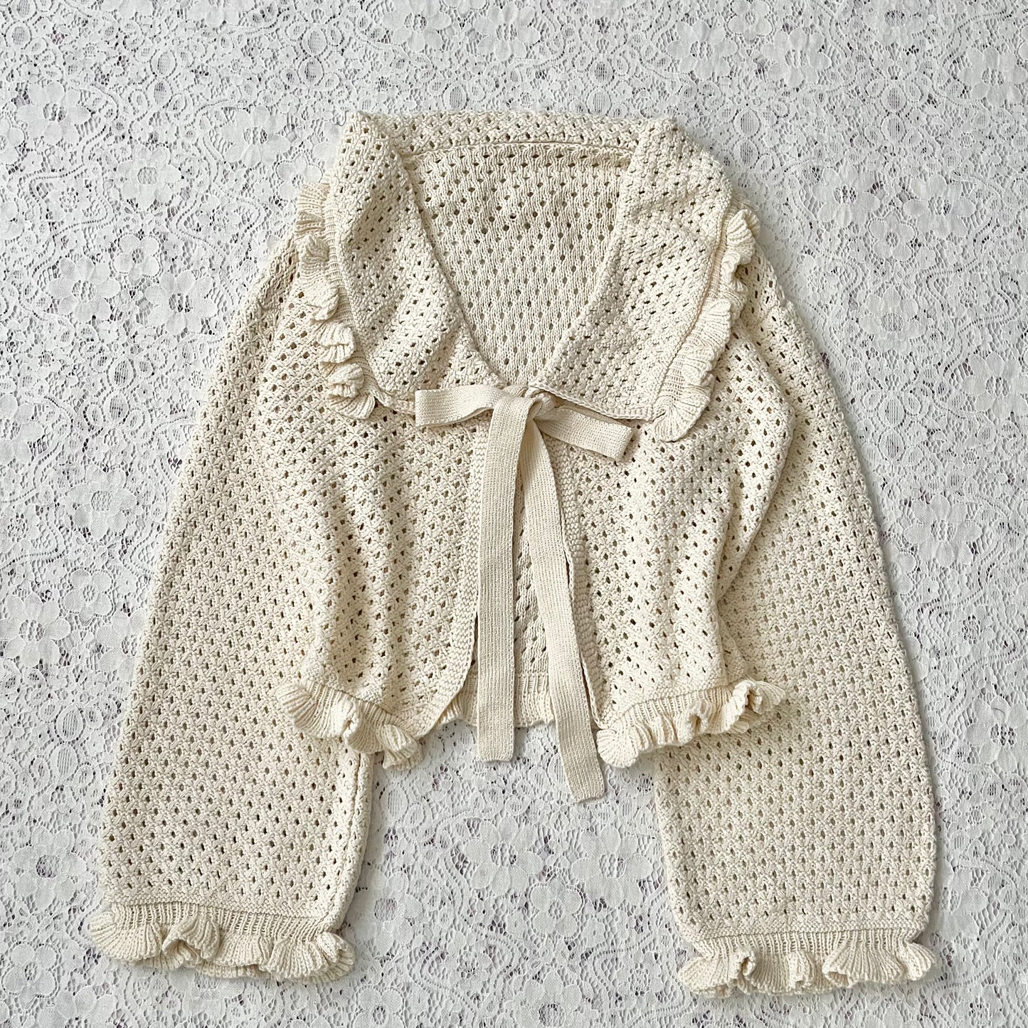 Knitted cardigan with bow