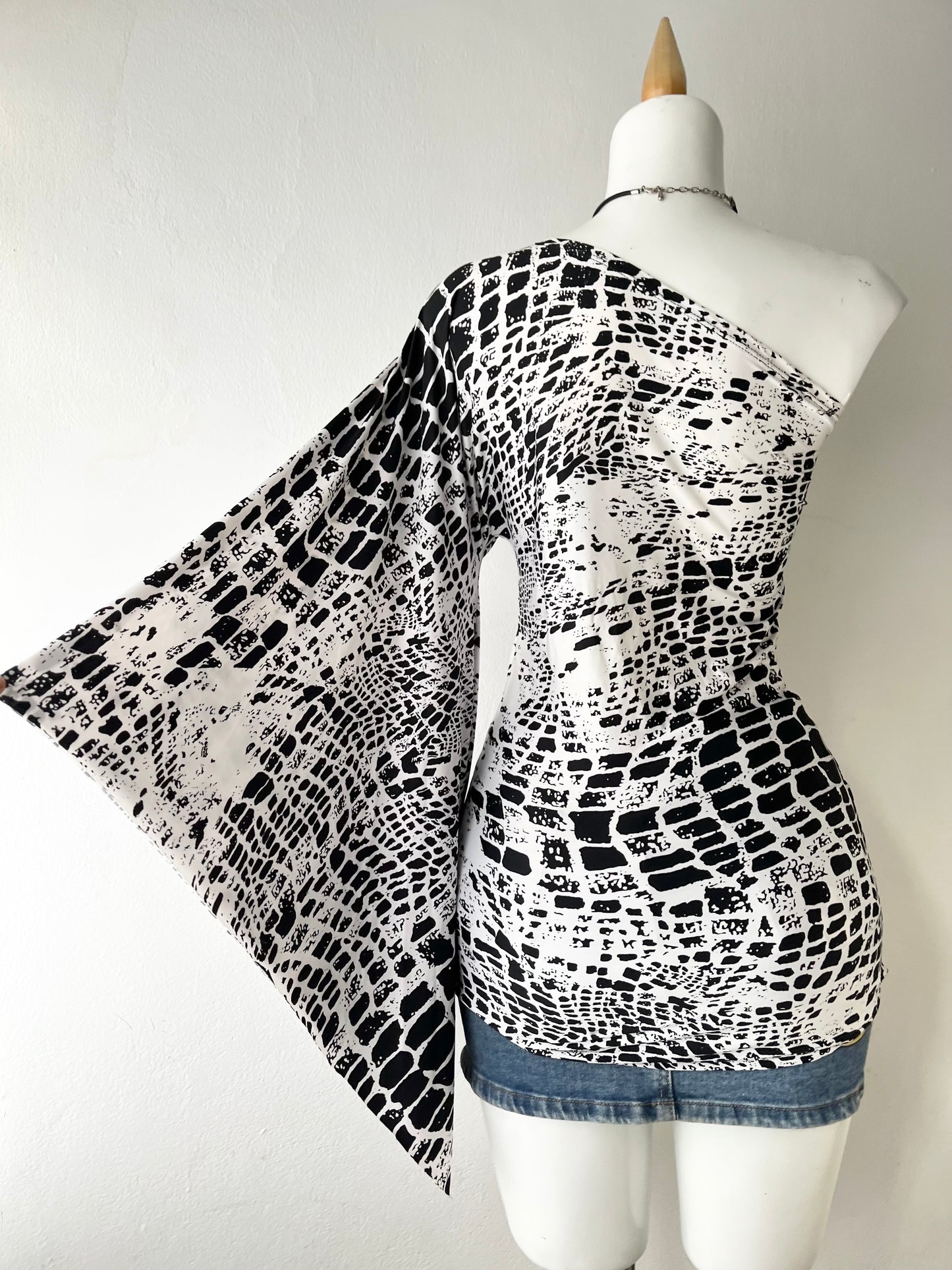 Iconic one-shoulder poly-dress