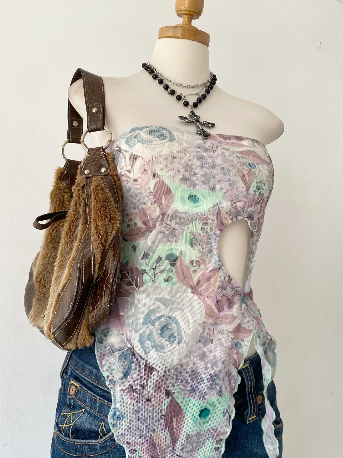 Asymmetrical fairy top