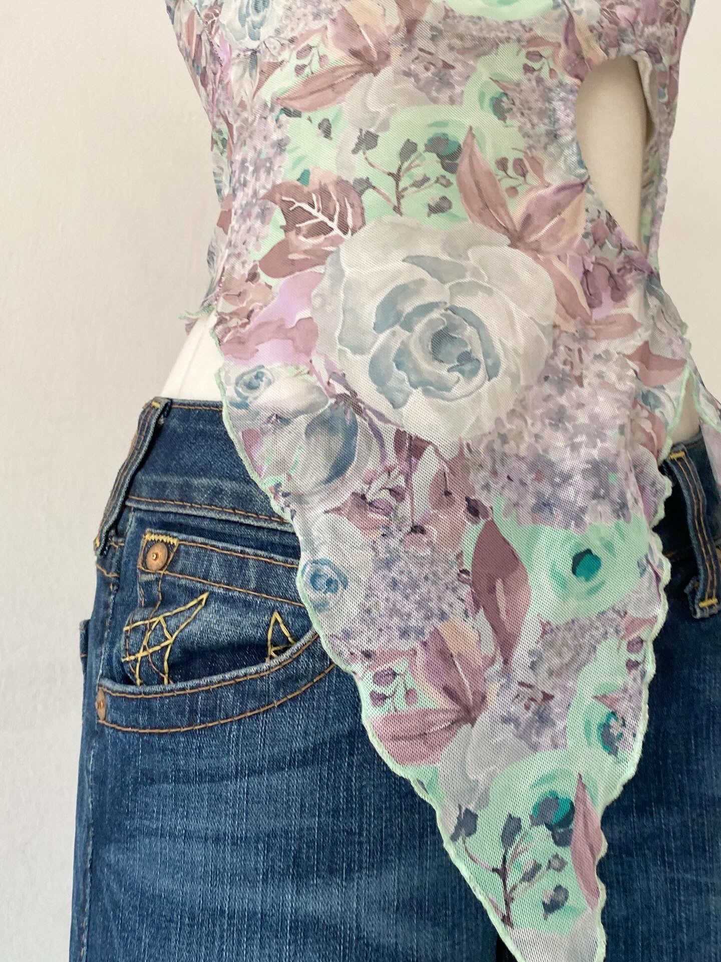 Asymmetrical fairy top