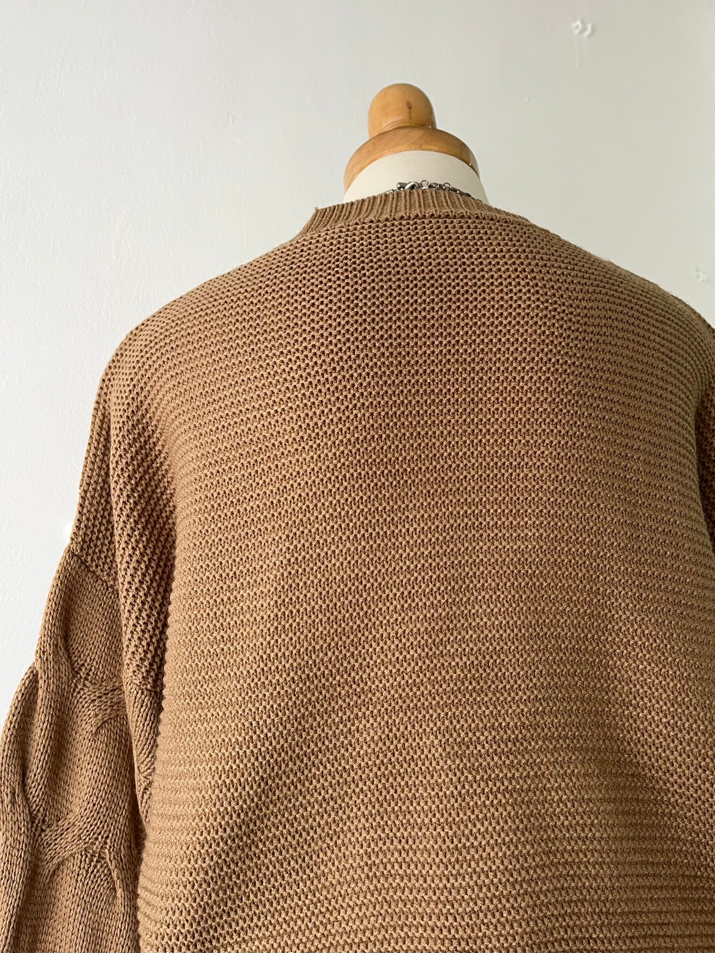 Knitted waist sweater with interwoven design