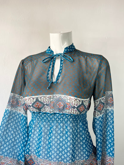 Long-sleeved blouse with adjustable tie- size S